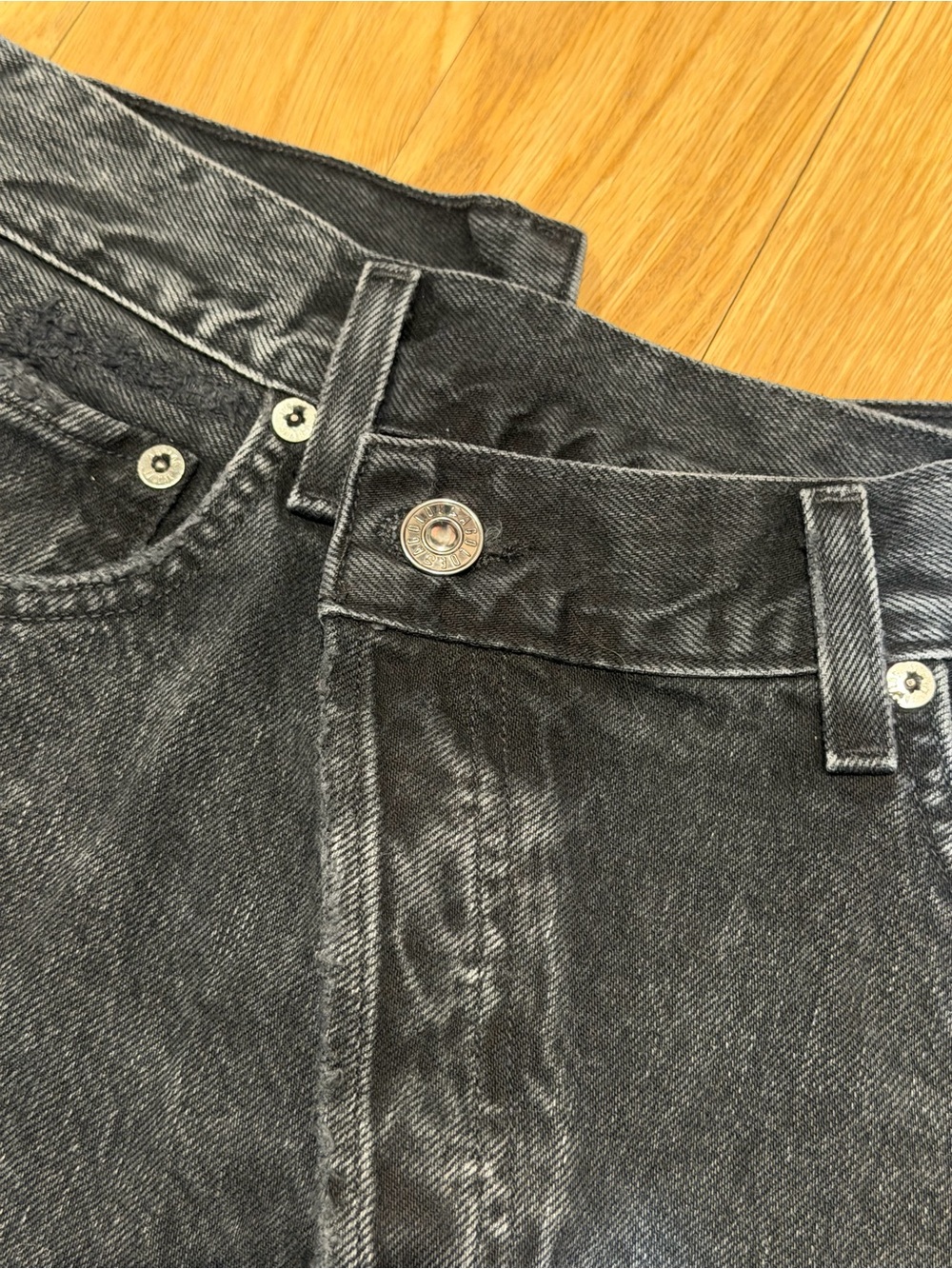 AGOLDE Shorts Black 25 Criss Cross Distressed Broken Waist - Picture 3 of 12